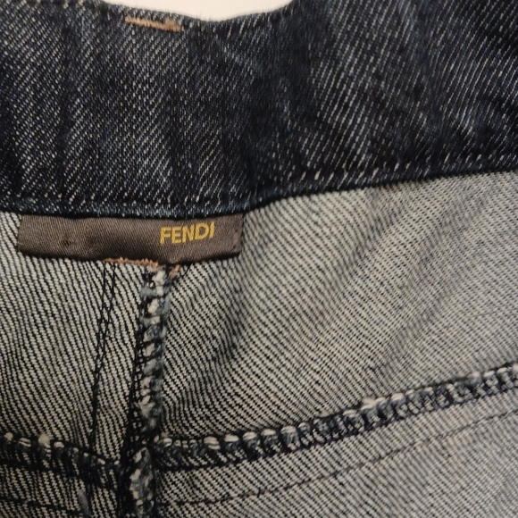 Fendi Boy Bermuda shorts. - Picture 4 of 7